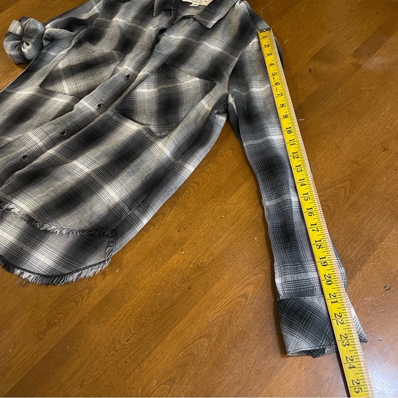 Cloth & Stone Black Gray Plaid Frayed Hem Button Down Shirt Size Small - Picture 10 of 11